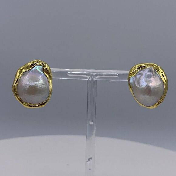 Earrings, real pearls, gold plate, large size, stud style, NWOT, updated classic - Picture 1 of 15